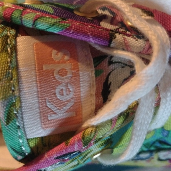 Tennis shoes - Picture 5 of 5